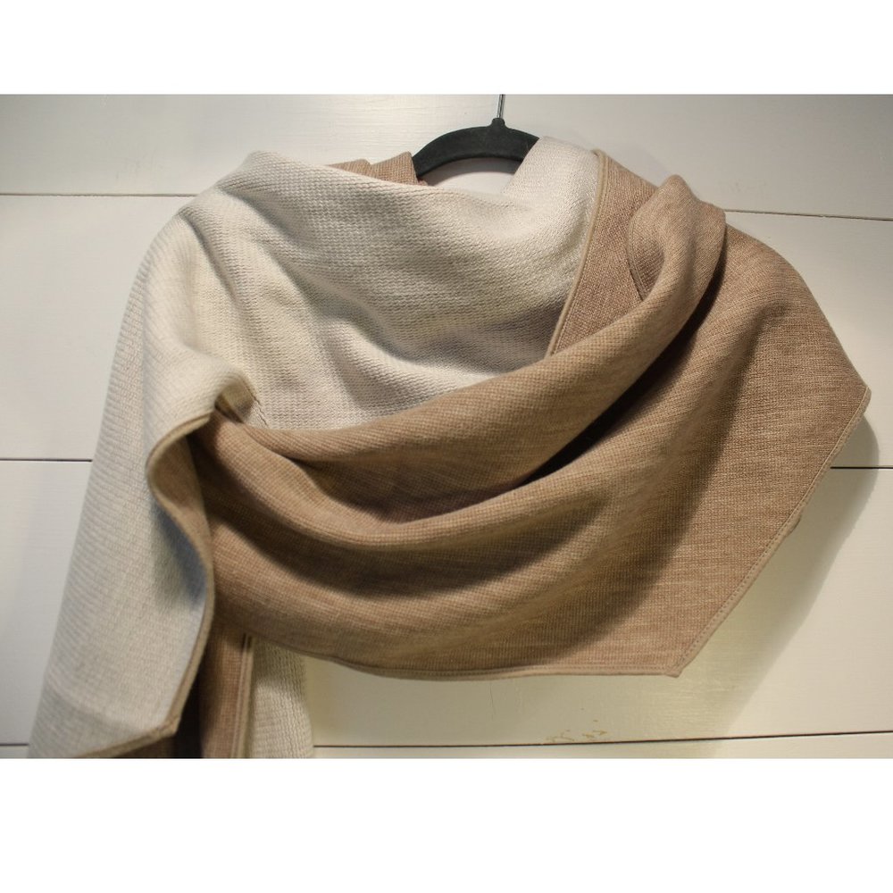 Dark Academia Calvin Klein Knit Scarf Wrap Tan and Cream Dark Academia - Picture 2 of 4